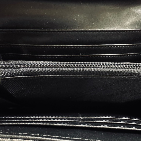 Andrew Marc New York Black/Gray wristlet/clutch - Picture 3 of 3